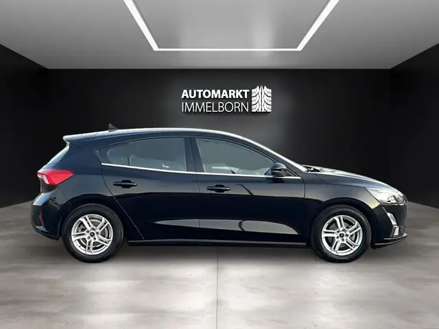 Ford Focus view 12