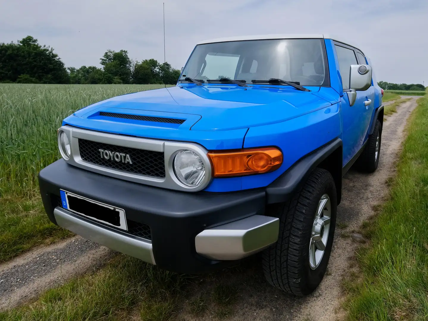 Toyota FJ Cruiser Blau - 1