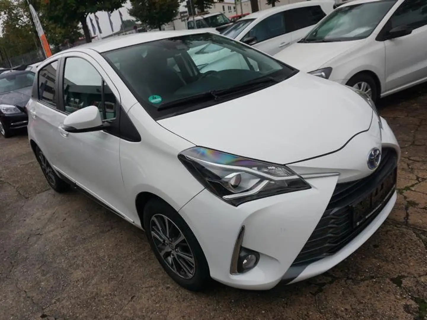 Toyota Yaris Hybrid Y20 Club Weiß - 1