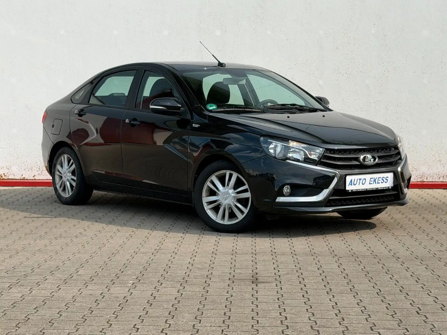 Lada Vesta Basis Schwarz - 1