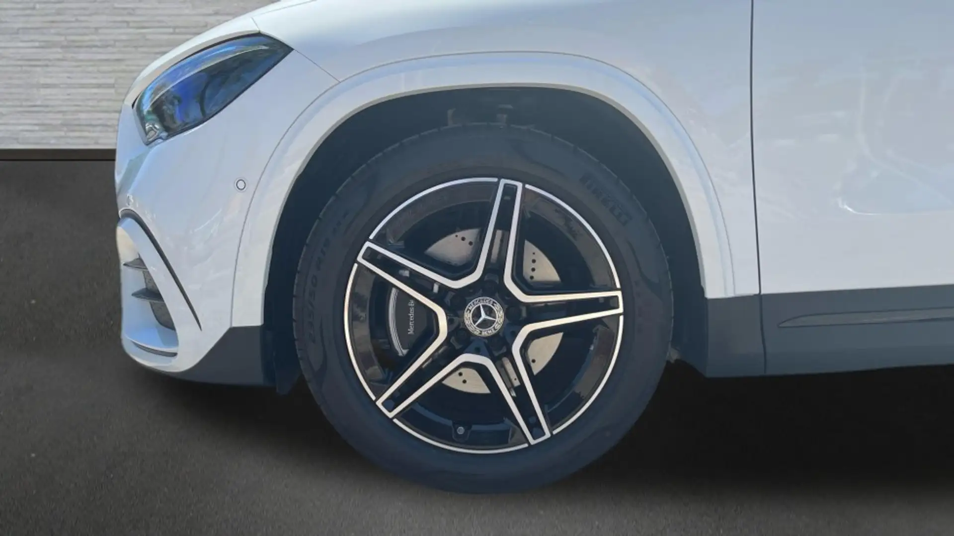 Mercedes-Benz GLA 200 d - 1