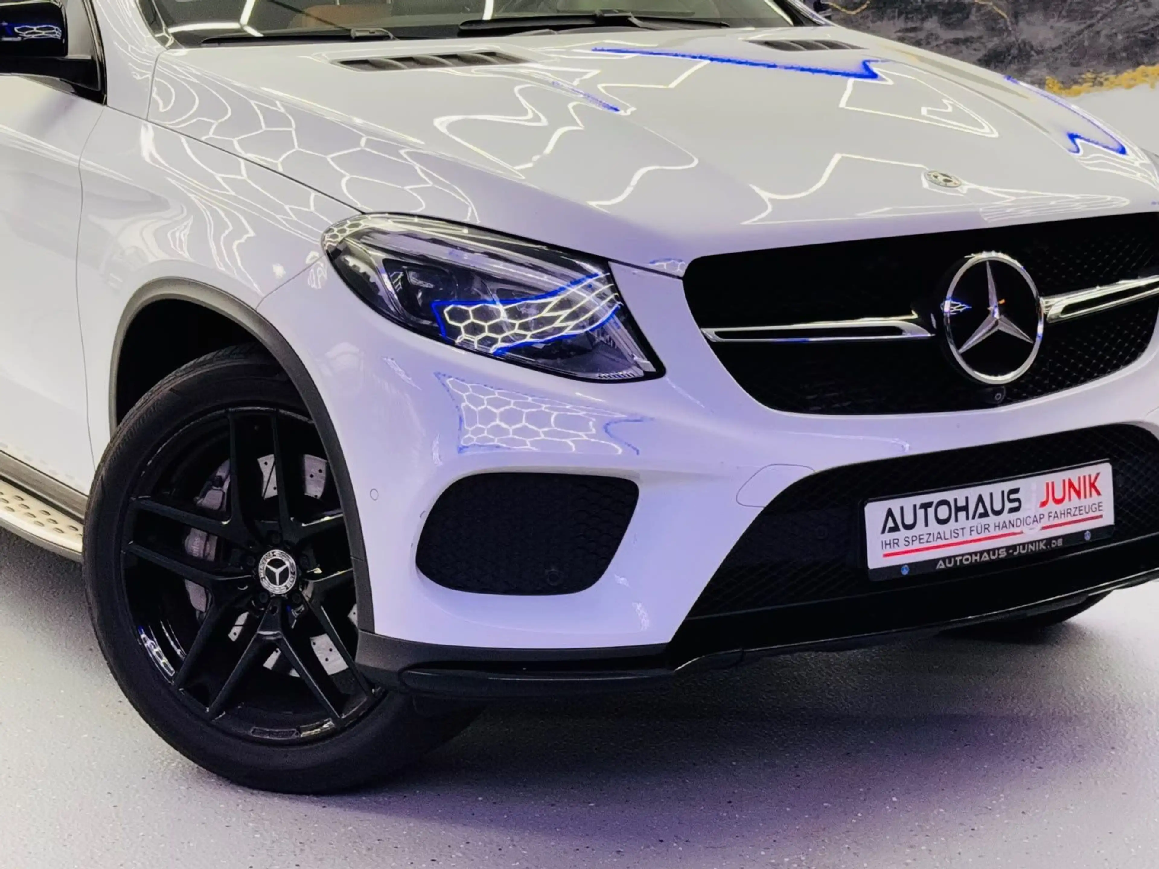 Mercedes-Benz GLE 350 Coupe AMG-Line-Night Paket — photo 3