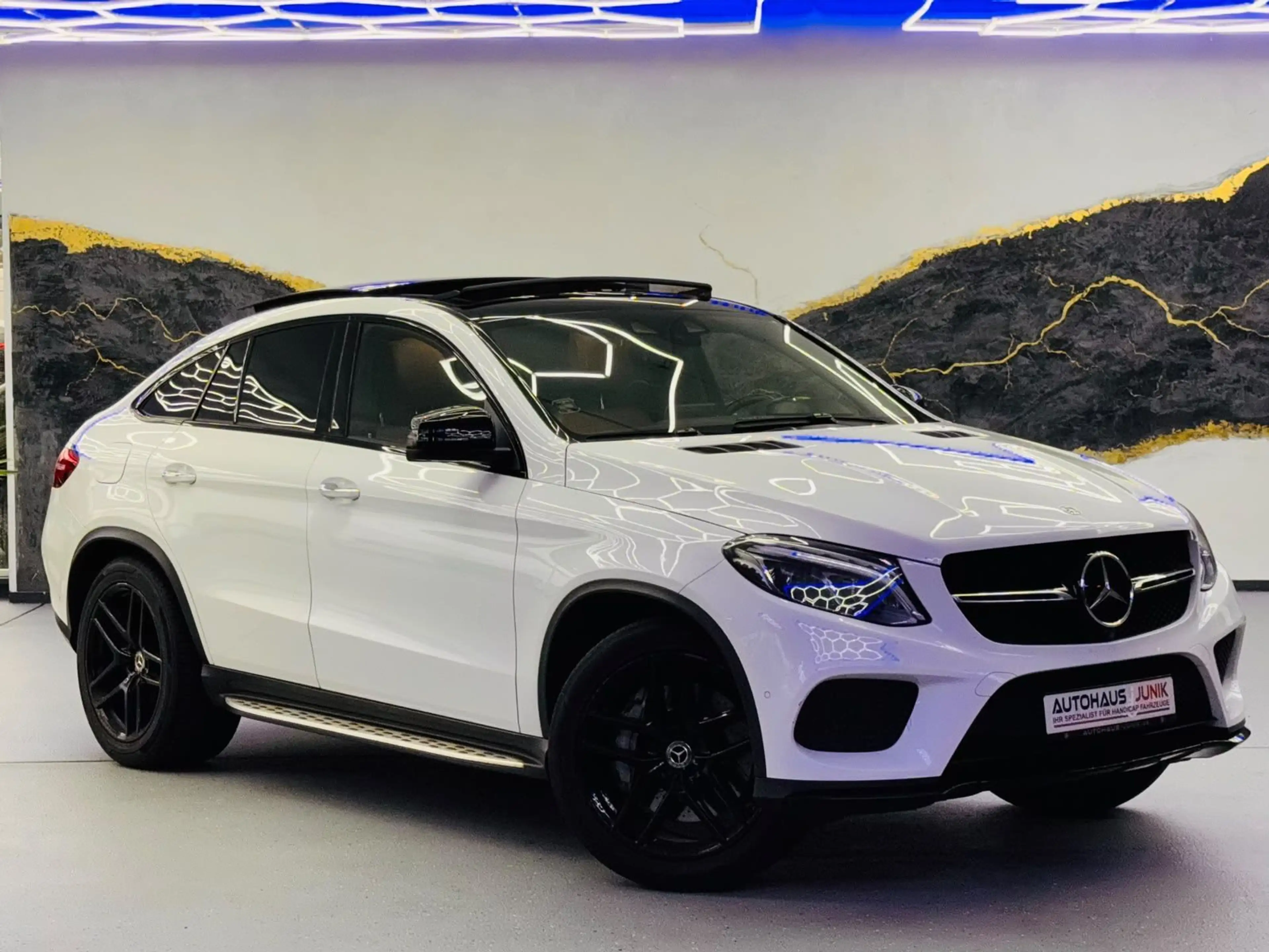 Mercedes-Benz GLE 350 Coupe AMG-Line-Night Paket — photo 4