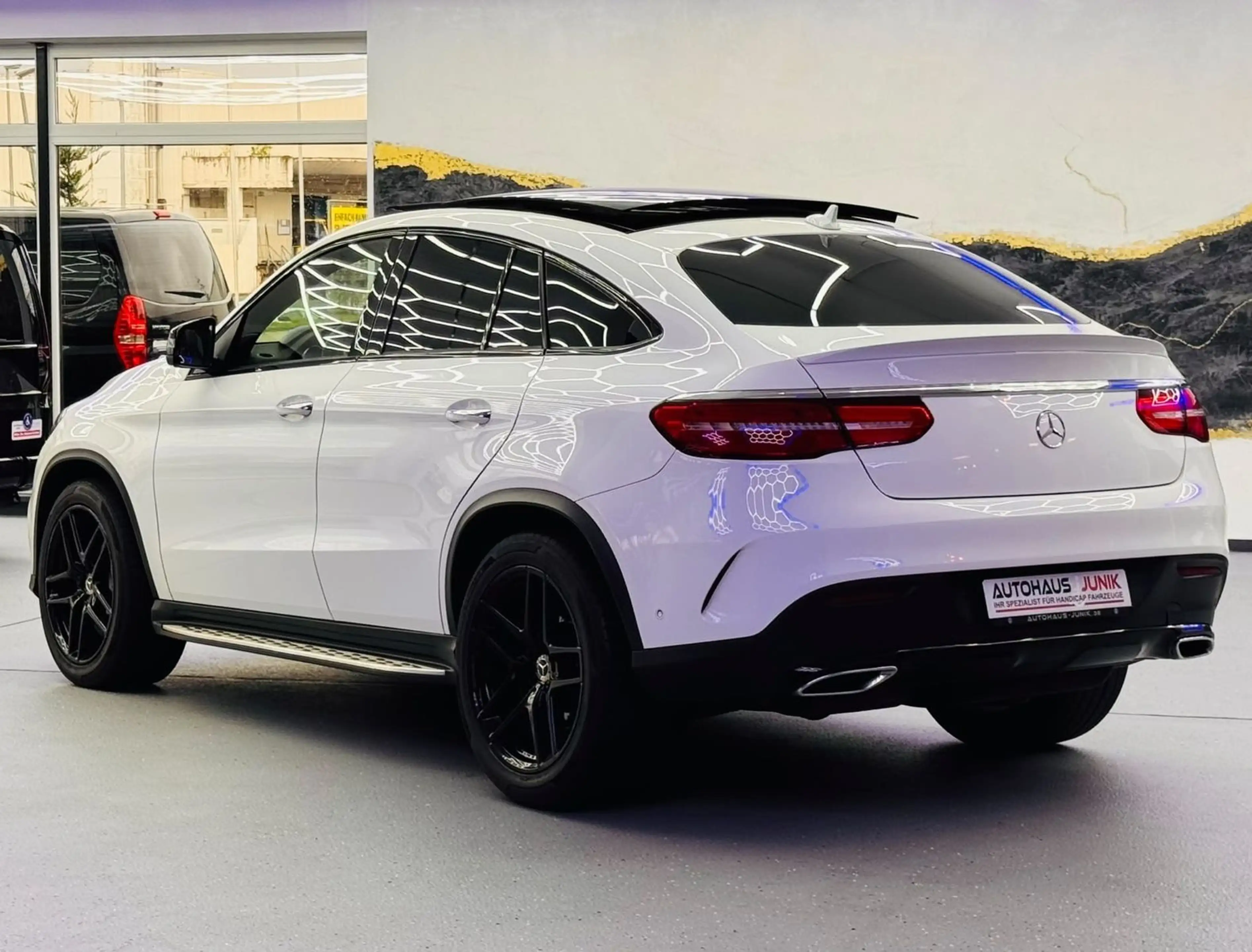 Mercedes-Benz GLE 350 Coupe AMG-Line-Night Paket — photo 9