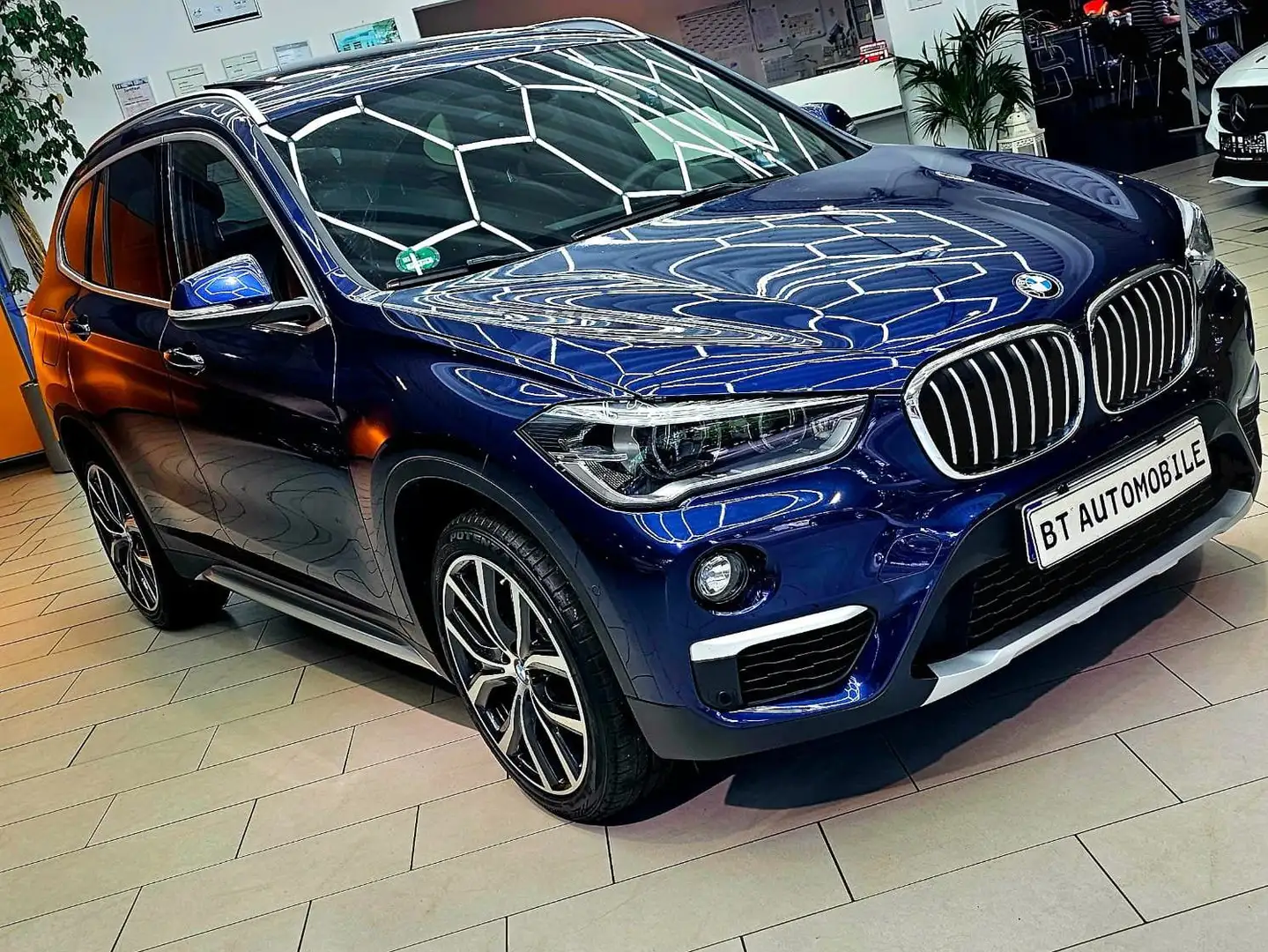 BMW X1 sDrive 20 i xLine Leder Pano-D Kamera ACC He-Up Blu/Azzurro - 1