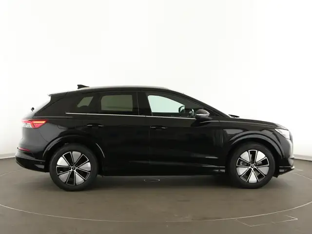 Audi E-Tron view 8