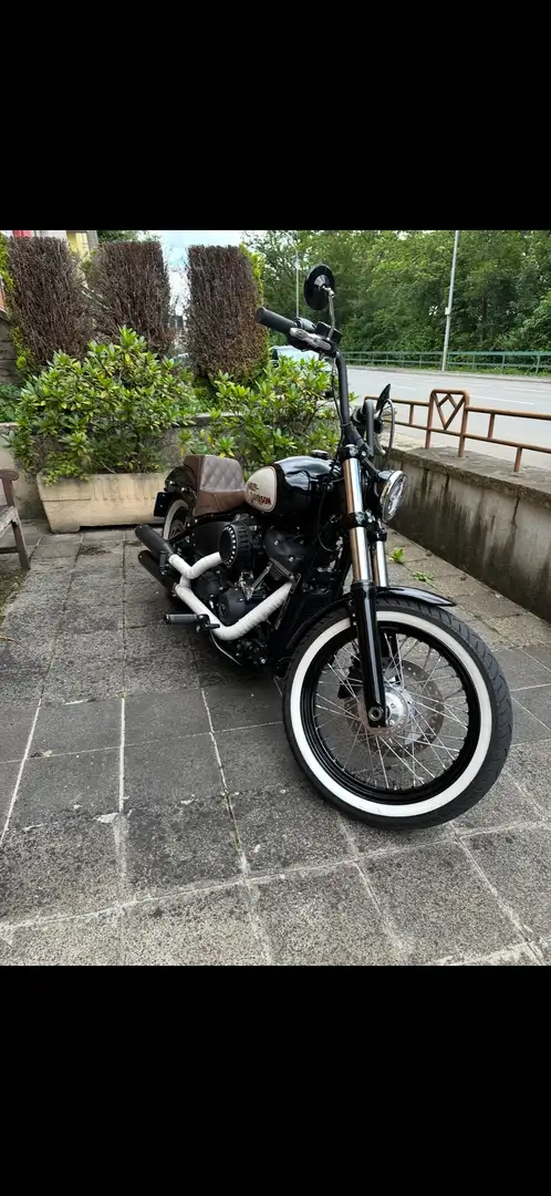 Harley-Davidson Street Bob Schwarz - 1