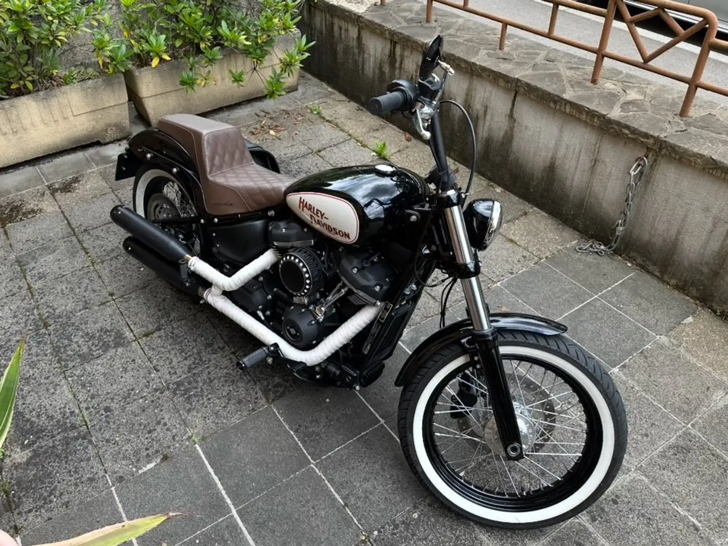 Harley-Davidson Street Bob Schwarz - 2