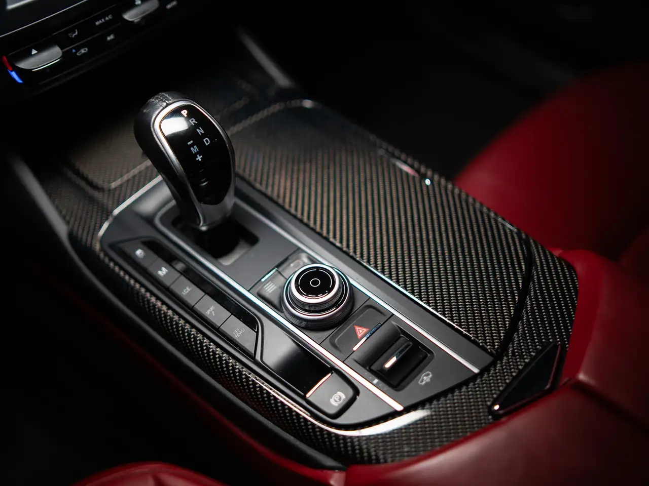 Maserati Levante снимка Maserati Levante