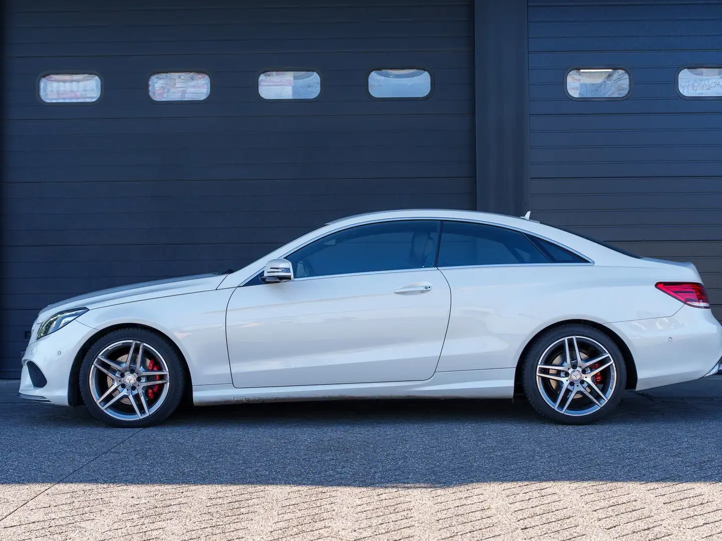 Mercedes-Benz E 200 E 200 Prestige Coupé AMG Wit - 1