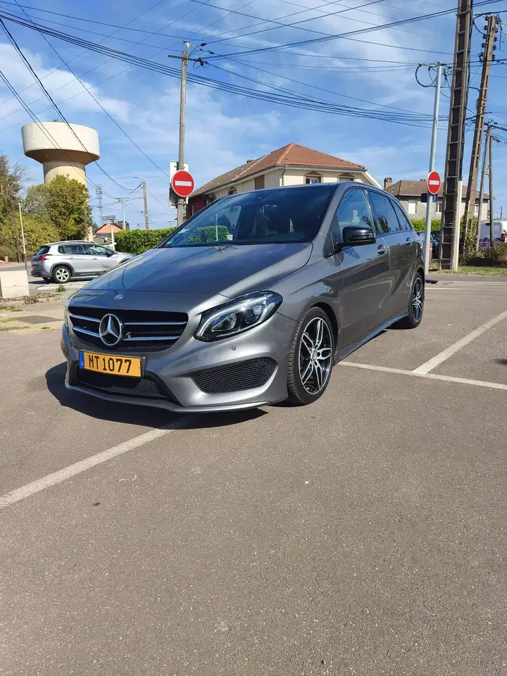 Mercedes-Benz B 180