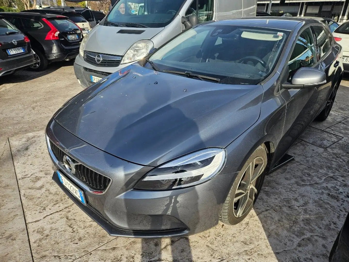 Volvo V40 D2 'eco' Momentum Grau - 1