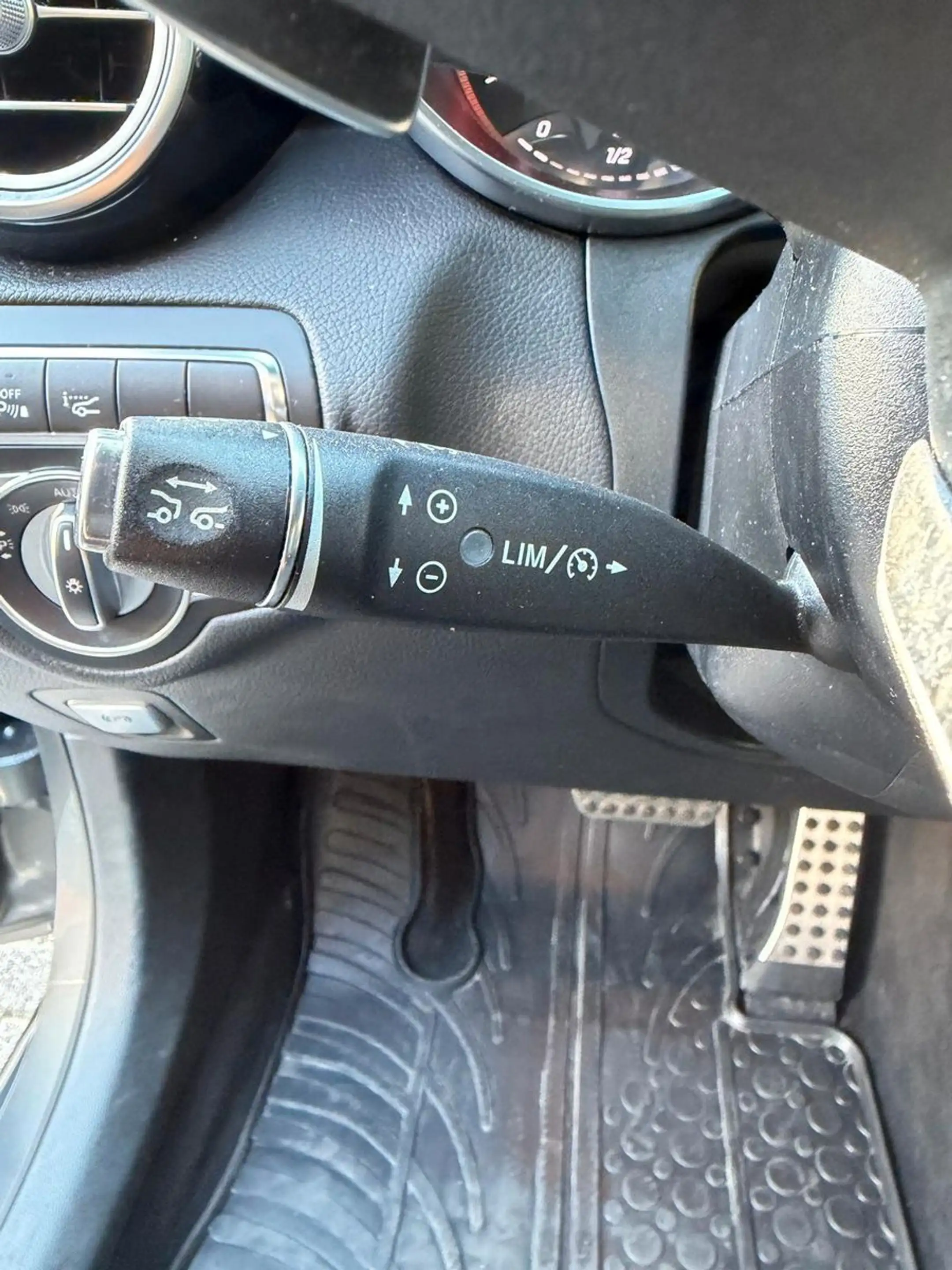 Mercedes-Benz GLC 250 d 4Matic AMG Line Pano ACC HeadUp Luft — photo 11