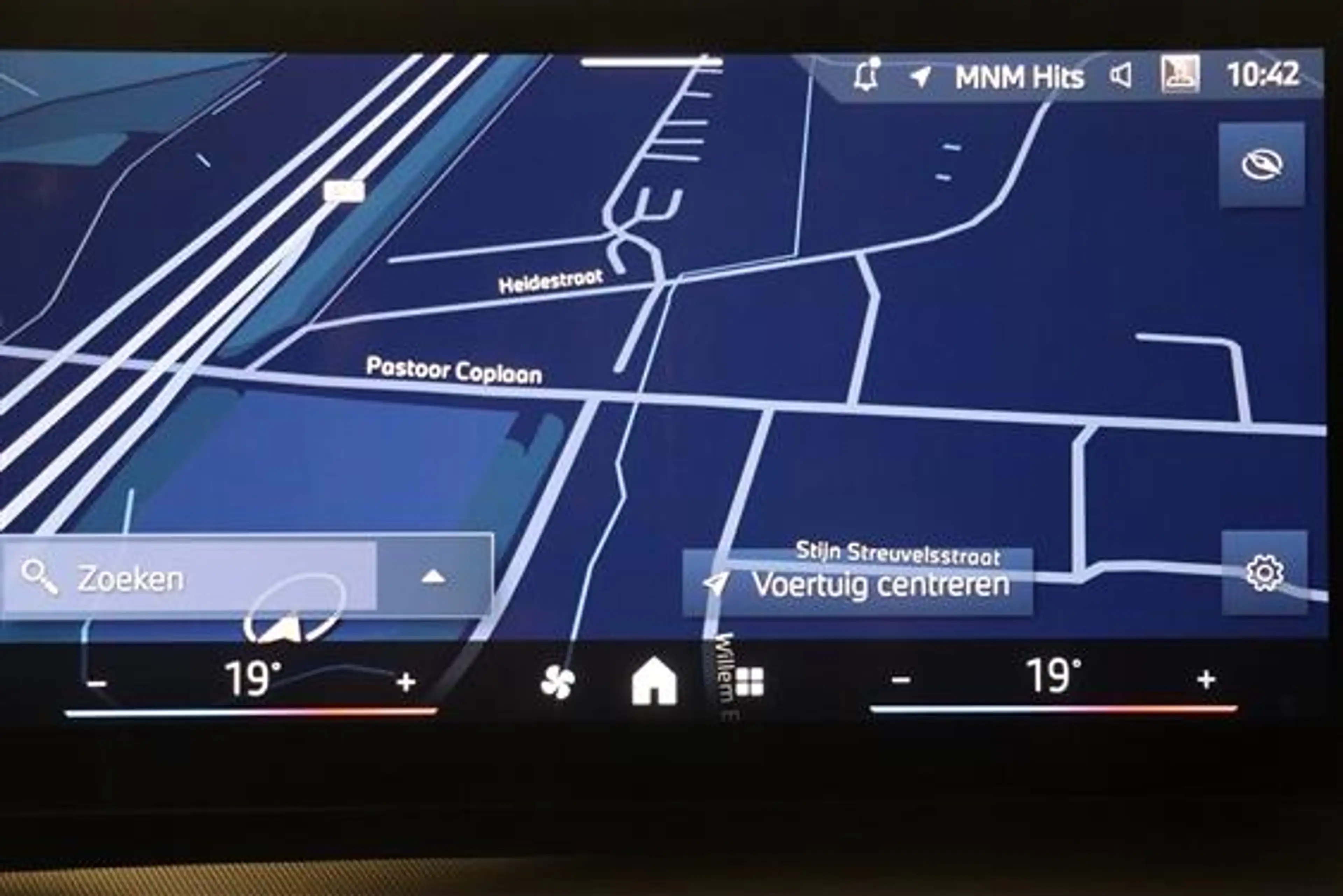 BMW X2 SDRIVE 20I PREMIUM PACK — photo 13