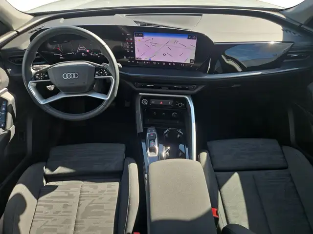 Audi Q5 view 8