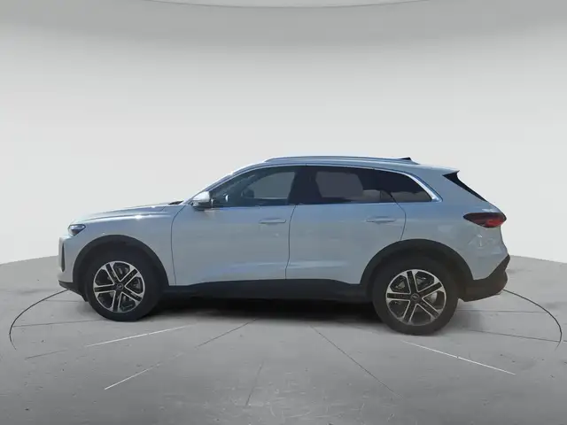 Audi Q5 view 6