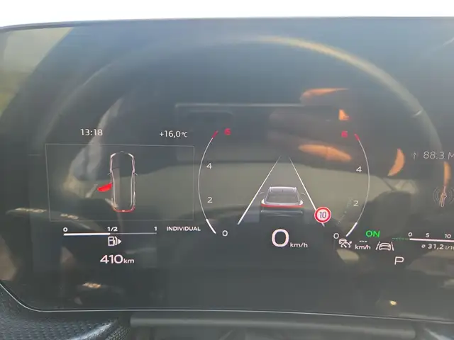 Audi Q5 view 9