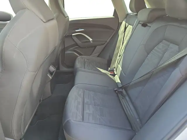 Audi Q5 view 10