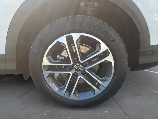 Audi Q5 view 15