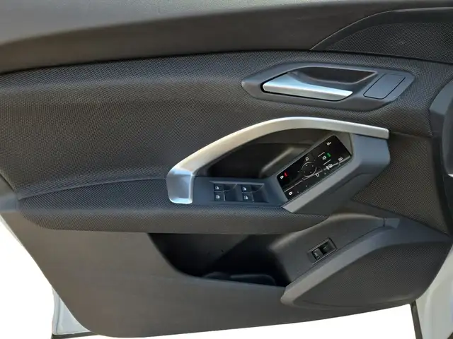 Audi Q5 view 11