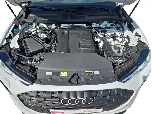 Audi Q5 view 12