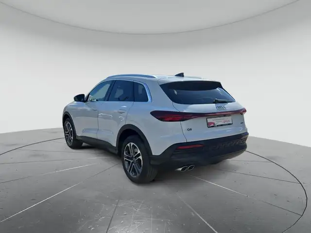 Audi Q5 view 3