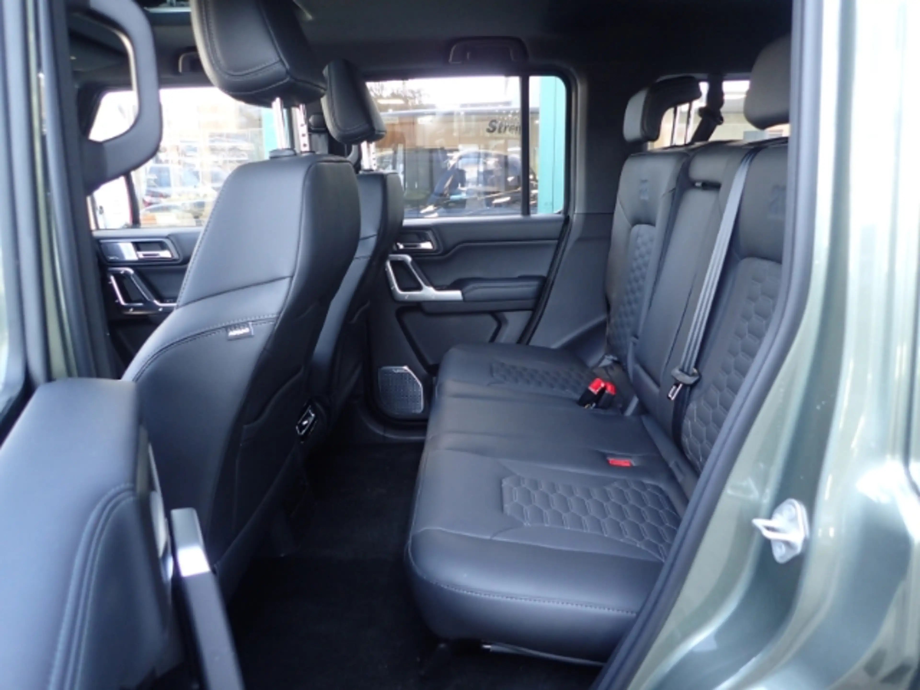 BAW 212 TCI 4WD Grün/Schwarz/Grau Leder Digitales Cockpit — photo 9