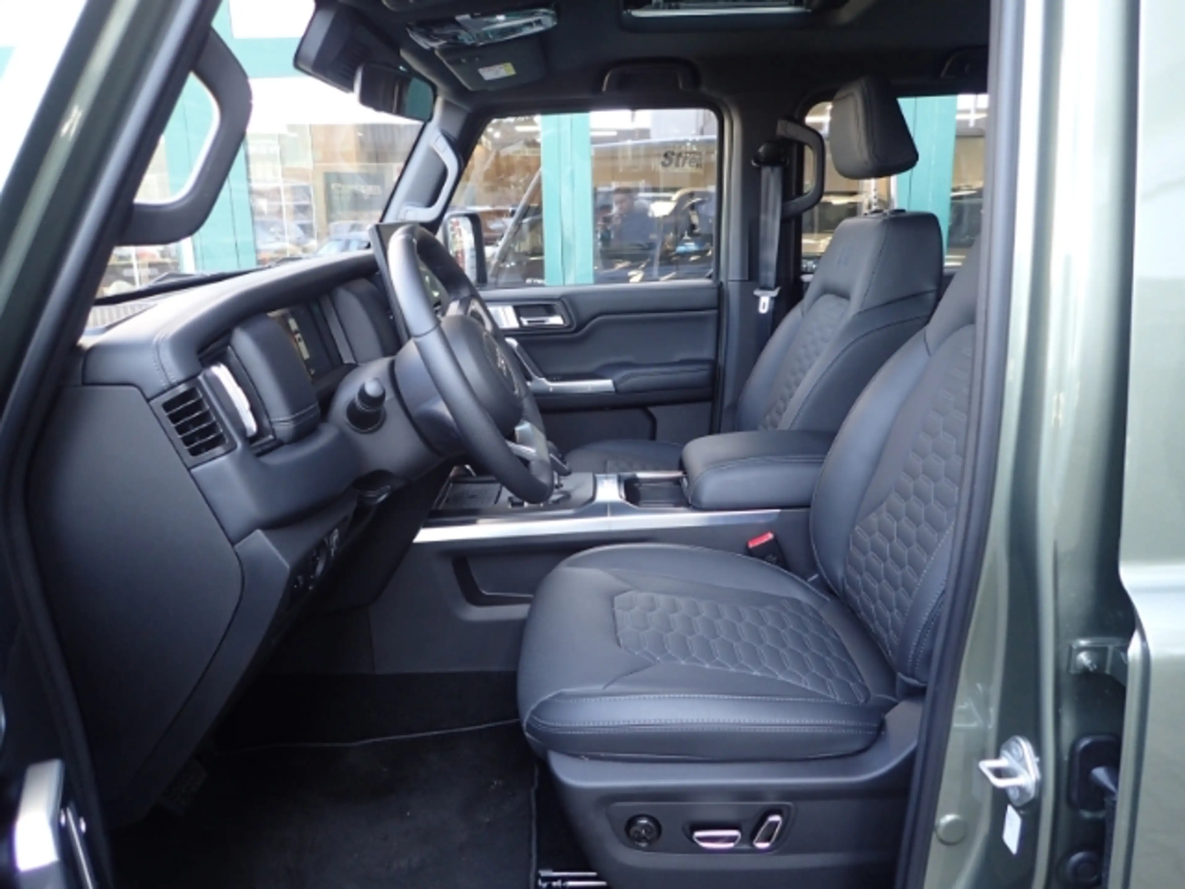 BAW 212 TCI 4WD Grün/Schwarz/Grau Leder Digitales Cockpit — photo 8