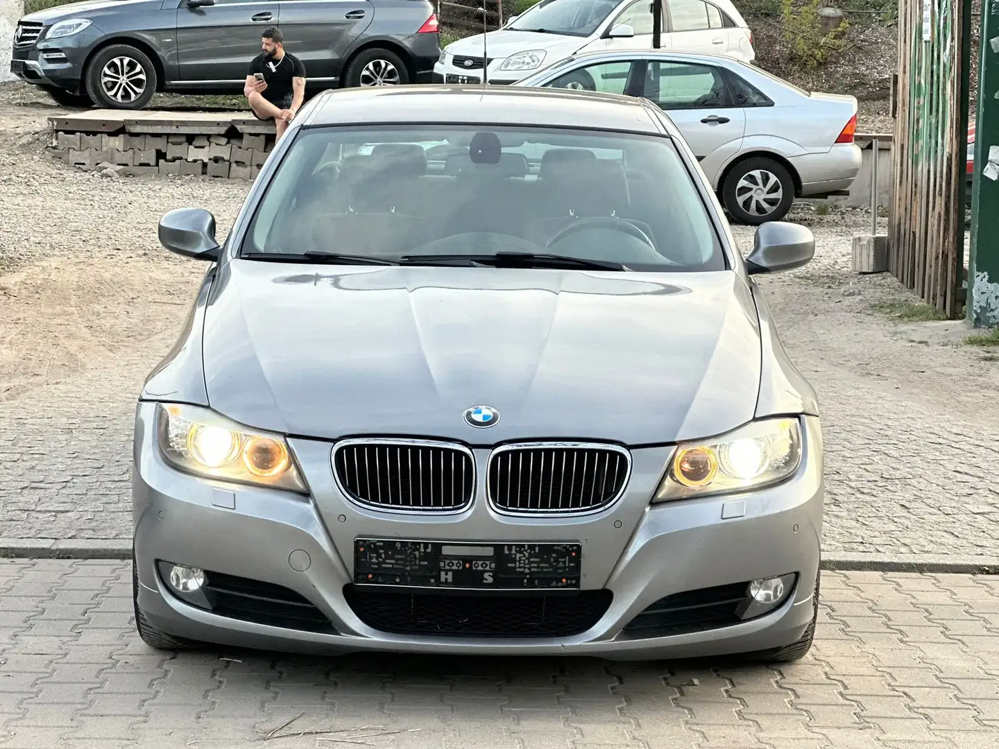 BMW 320 320d AUT*NAVI*KLIMA*EURO5*TÜV NEU Noir - 2