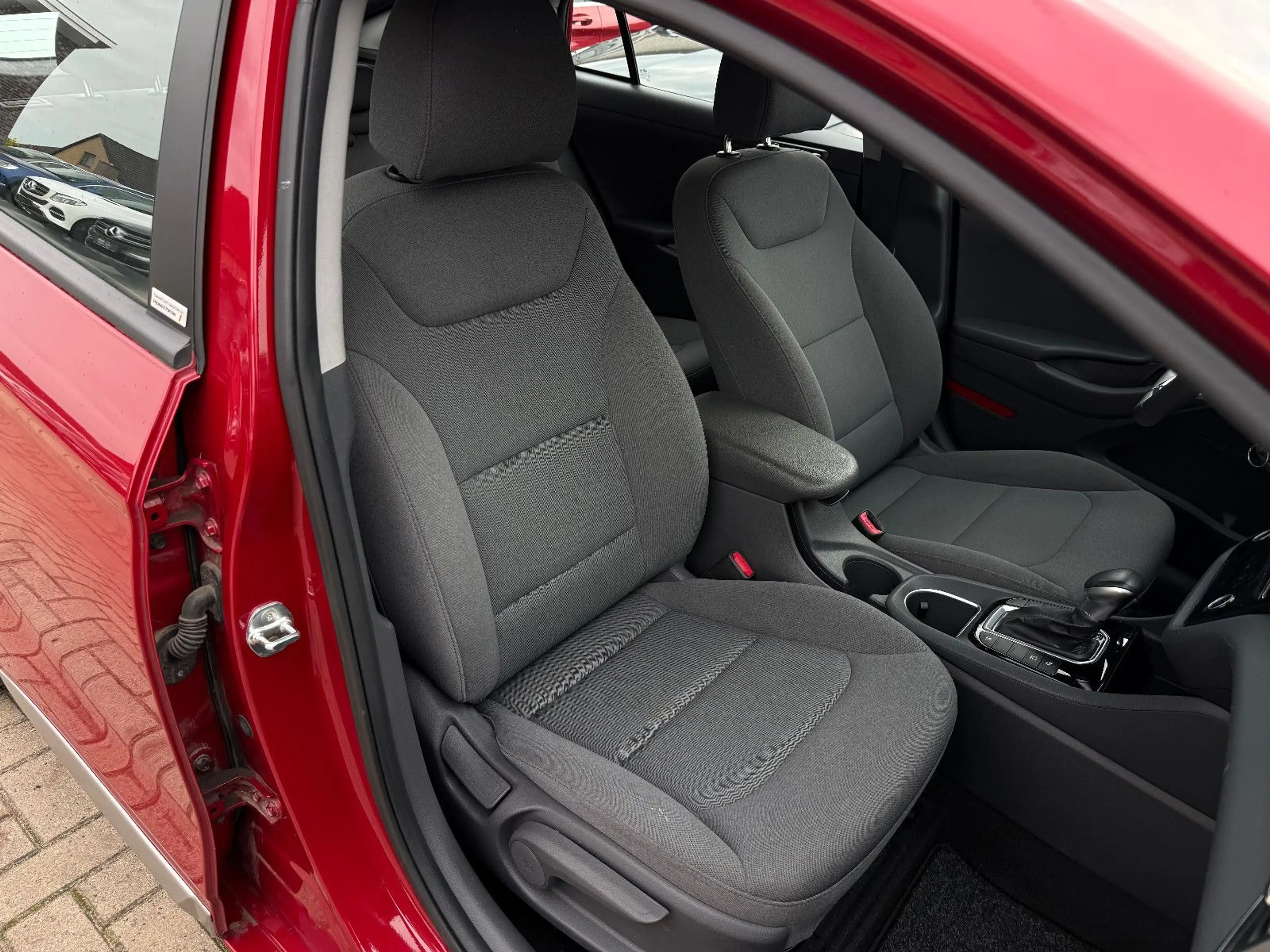 Hyundai IONIQ Hybrid, Kamera, TÜV & Bremsen neu, 1 Hand — photo 15