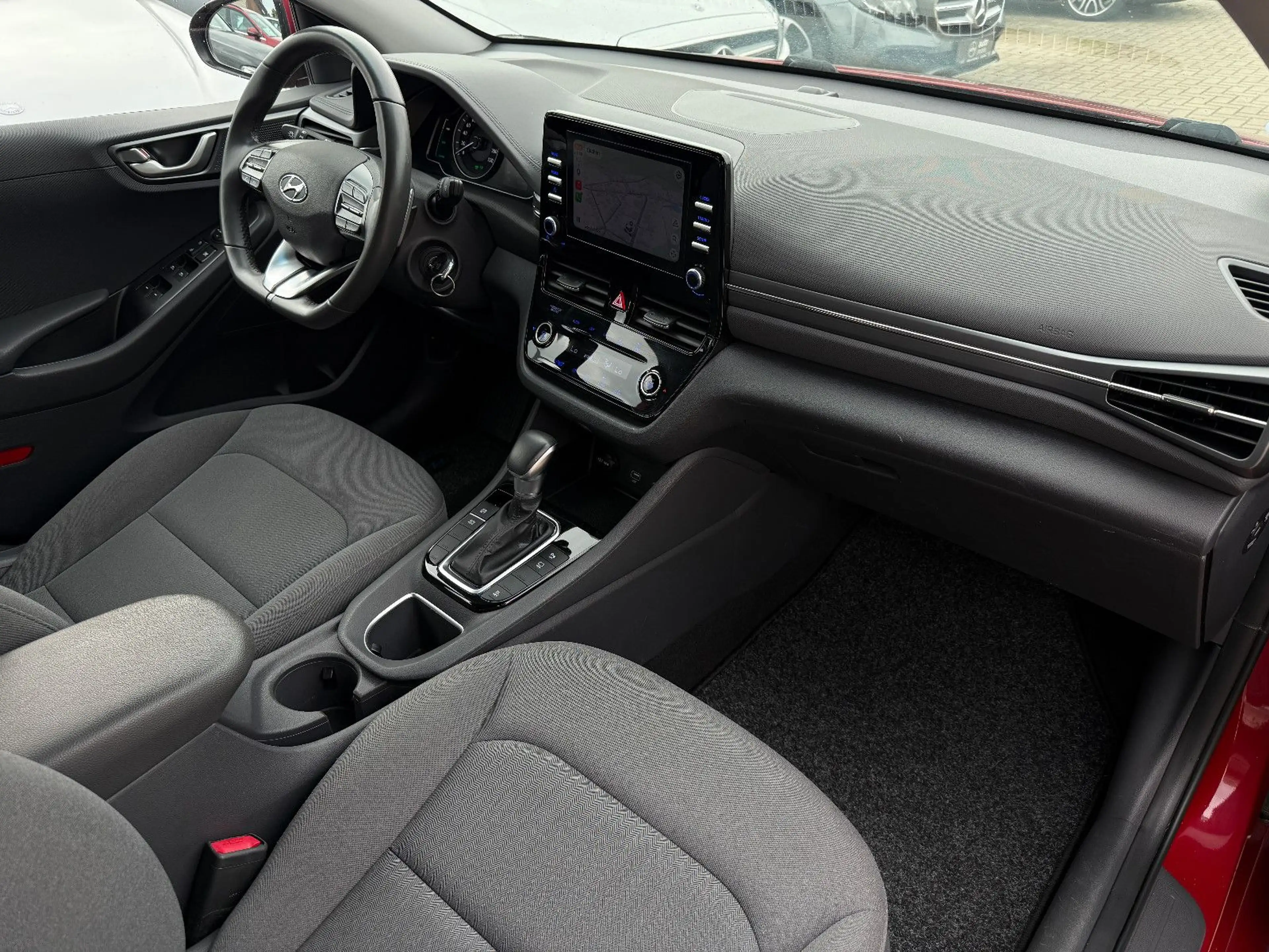 Hyundai IONIQ Hybrid, Kamera, TÜV & Bremsen neu, 1 Hand — photo 14
