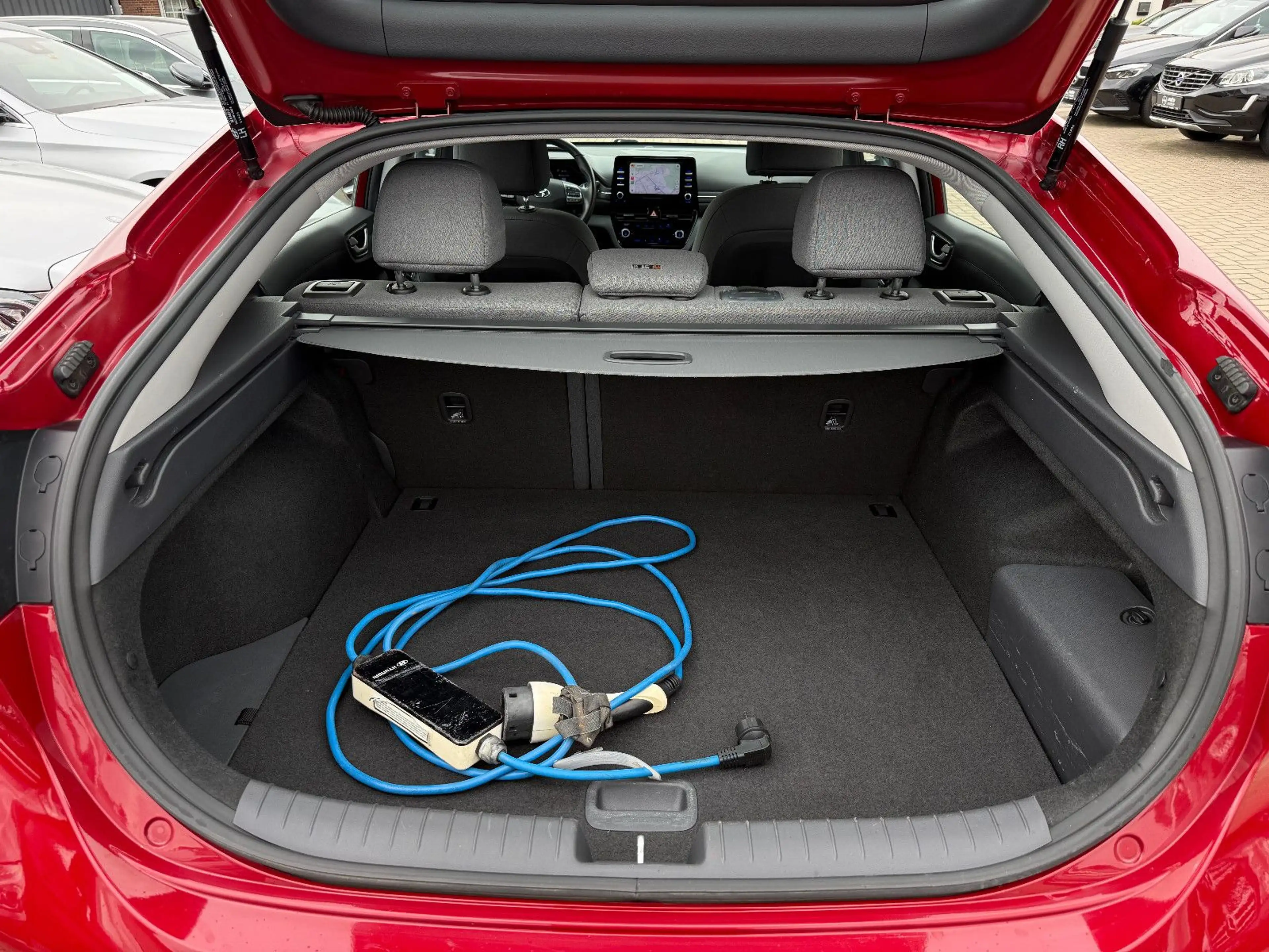 Hyundai IONIQ Hybrid, Kamera, TÜV & Bremsen neu, 1 Hand — photo 11