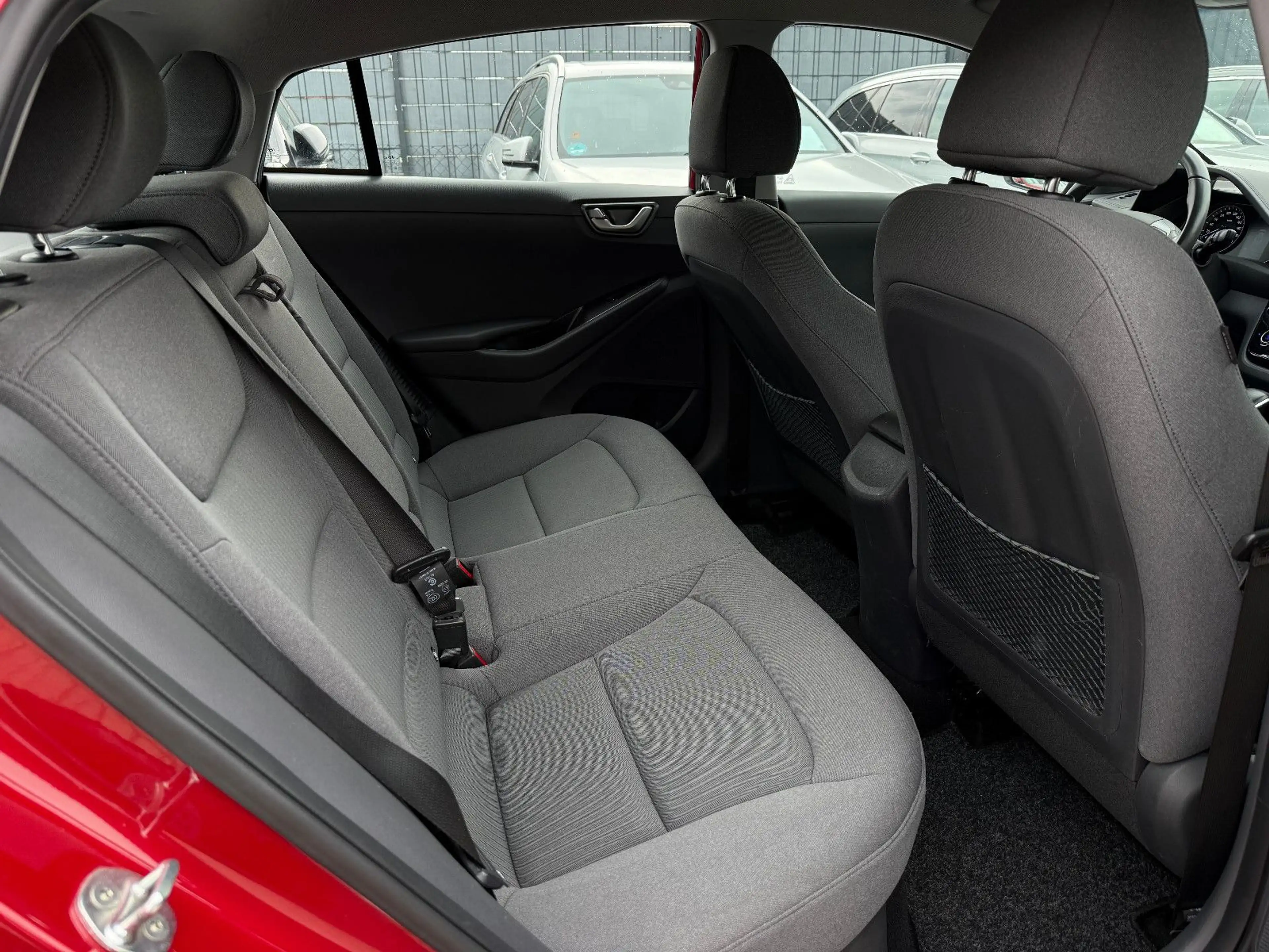 Hyundai IONIQ Hybrid, Kamera, TÜV & Bremsen neu, 1 Hand — photo 13