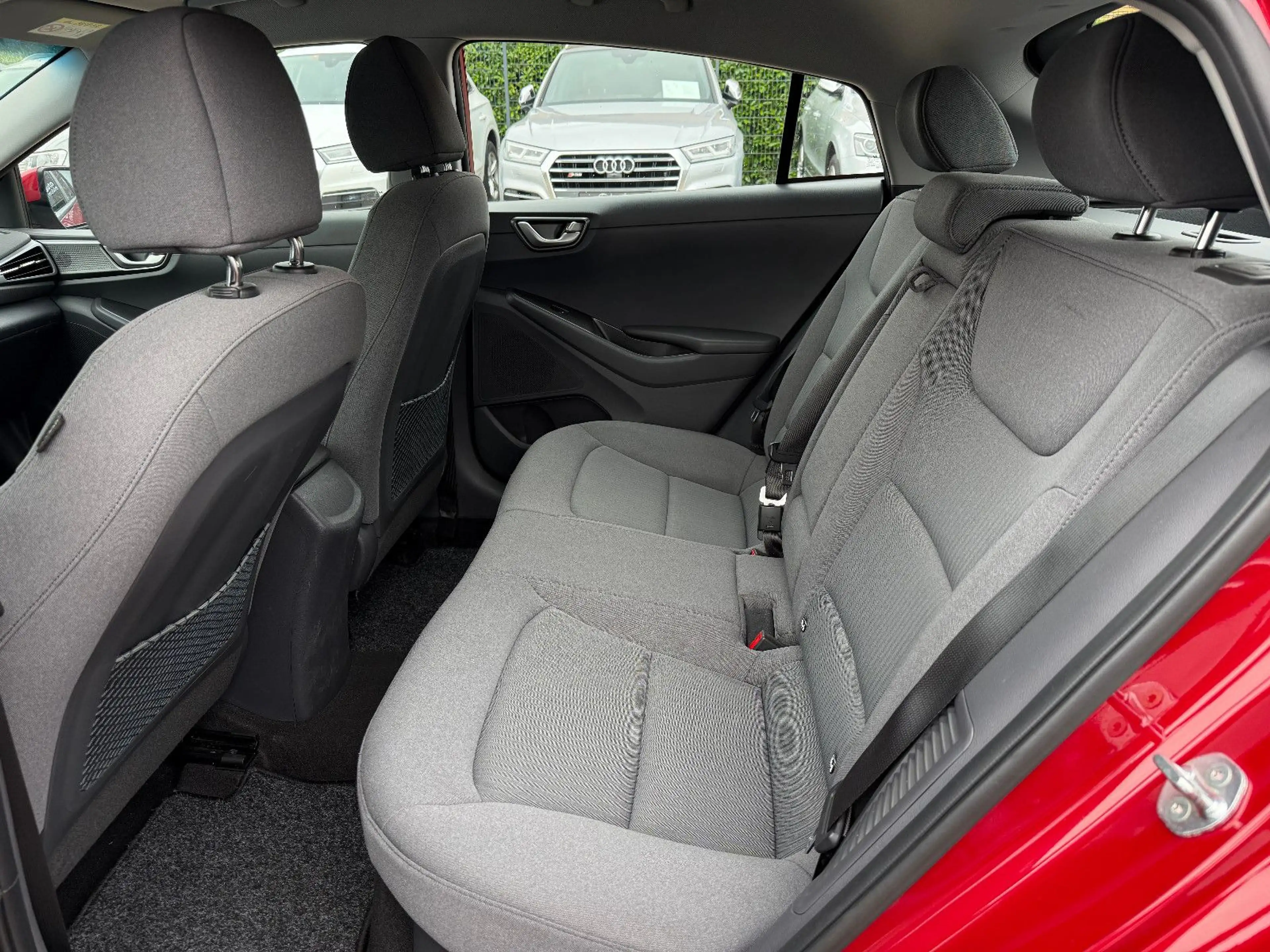 Hyundai IONIQ Hybrid, Kamera, TÜV & Bremsen neu, 1 Hand — photo 12