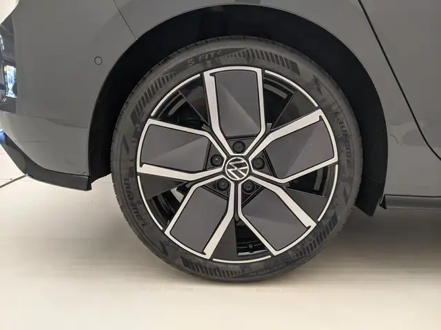 Volkswagen Golf view 9