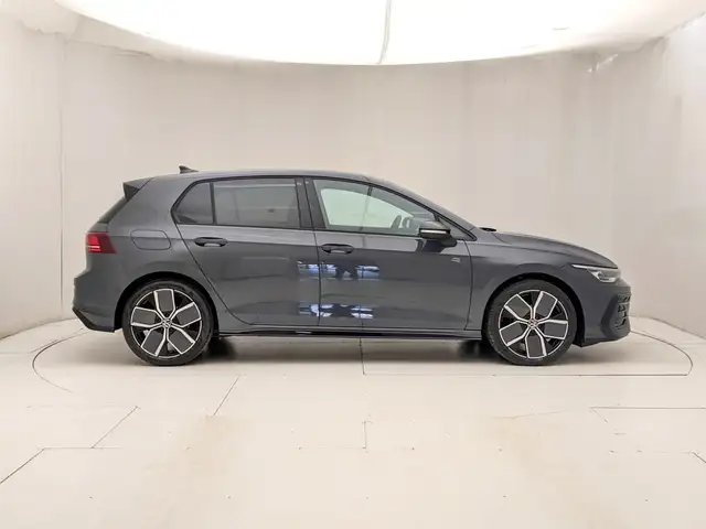 Volkswagen Golf view 3