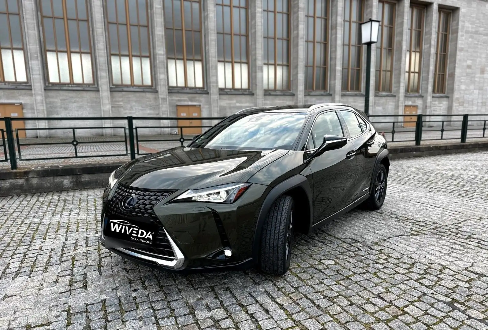 Lexus UX 250h Launch Edition Aut. LED~KAMERA~NAVI~ Grün - 2