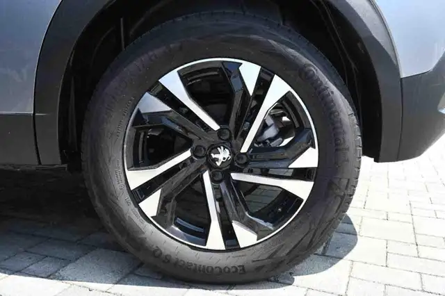Peugeot 2008 view 6