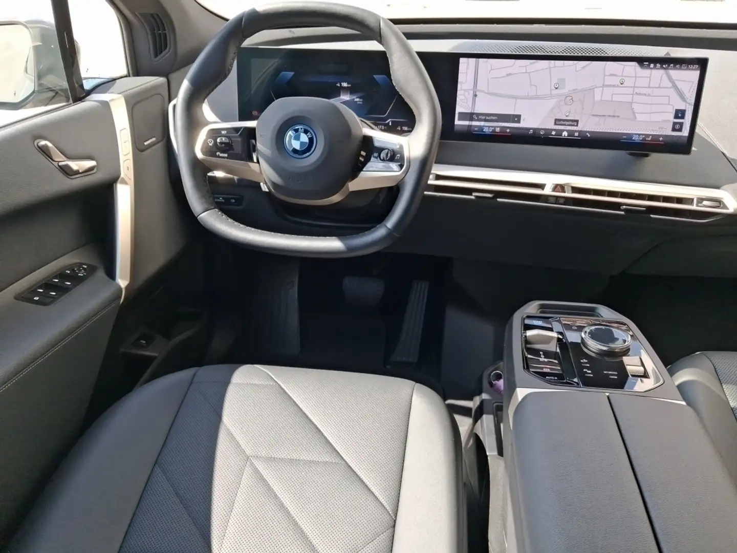 BMW iX xDr40 Sportpaket Navi Laser HarmKard AHK DAB Šedá - 2