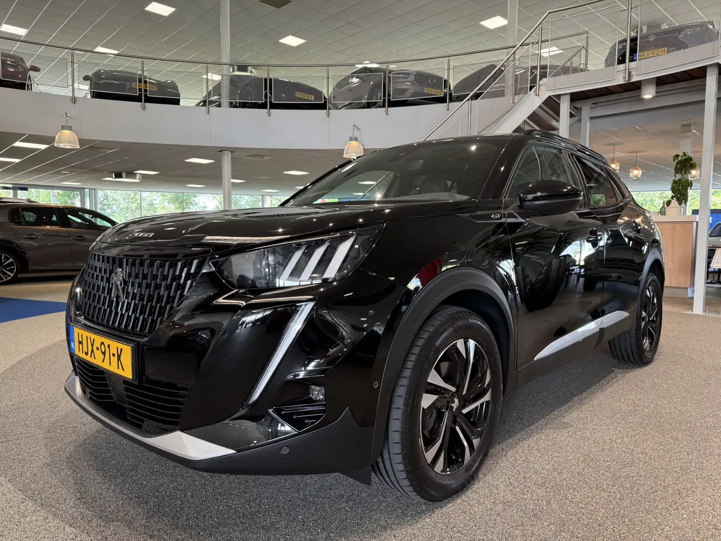 Peugeot 2008 1.2 130pk GT-Line, Pano, Navi, DAB+, Dodehoekbewak Zwart - 2