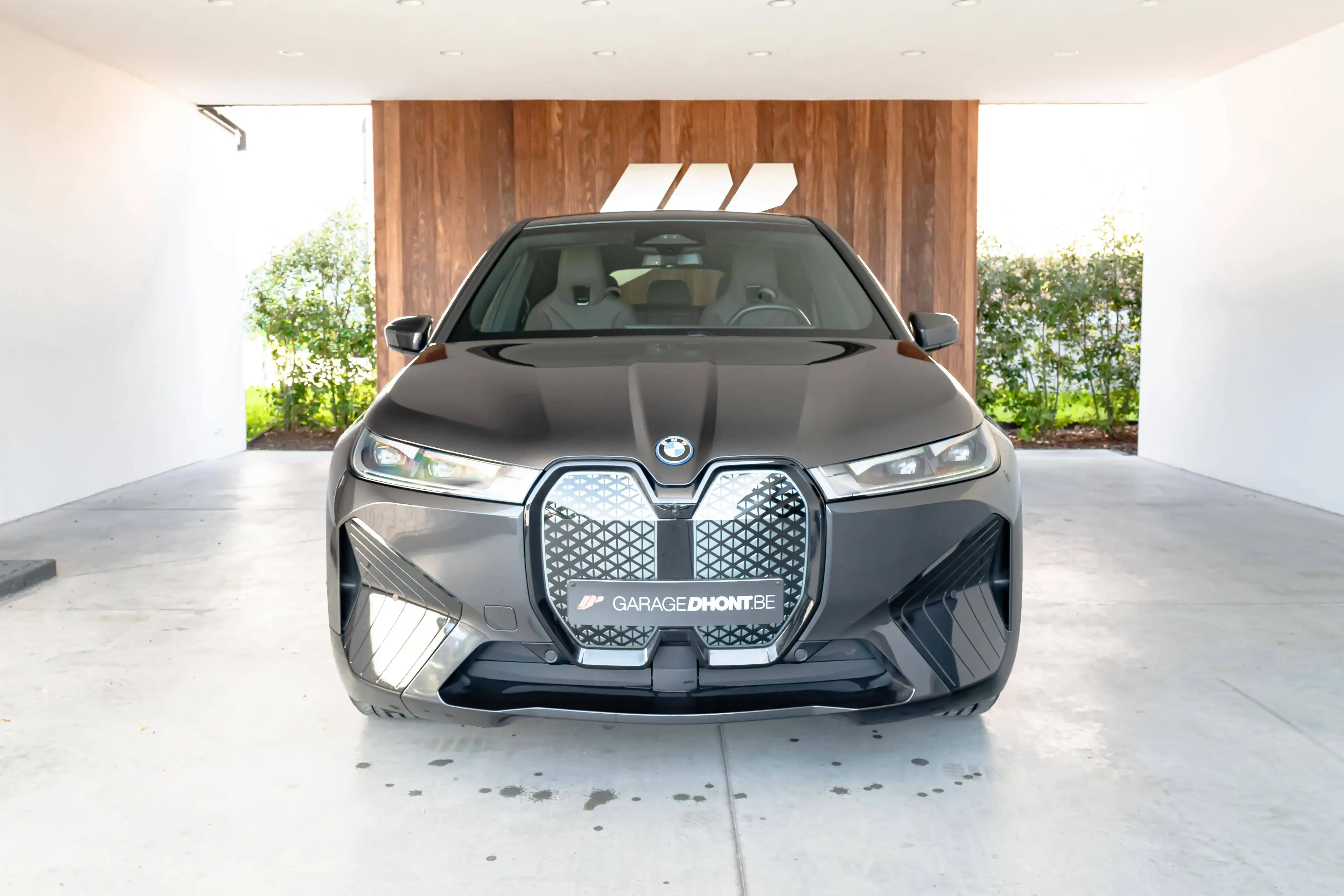 BMW iX xDrive 40e, M pack, parking+, zetel-en stuurwielverw — photo 2