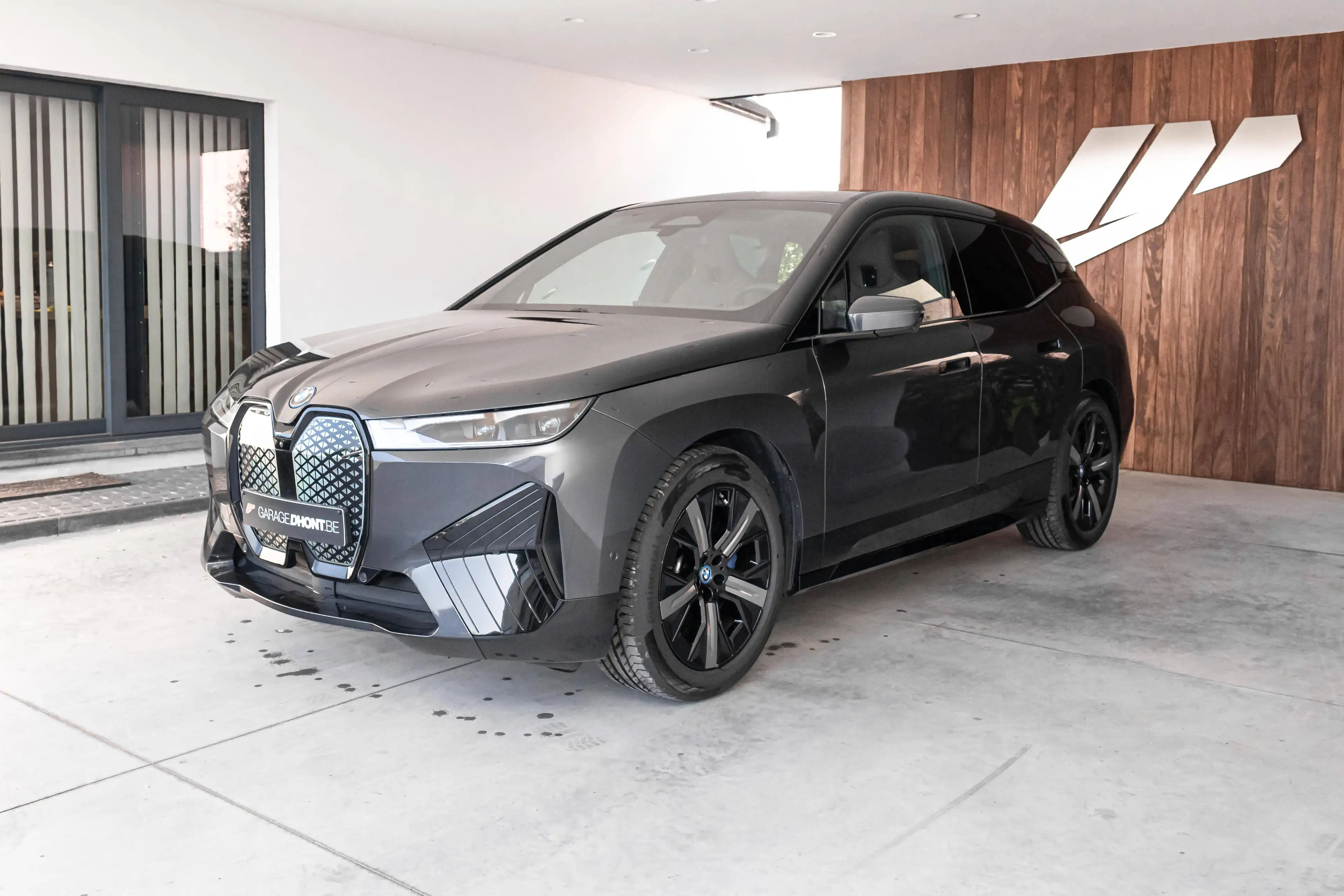 BMW iX xDrive 40e, M pack, parking+, zetel-en stuurwielverw — photo 6