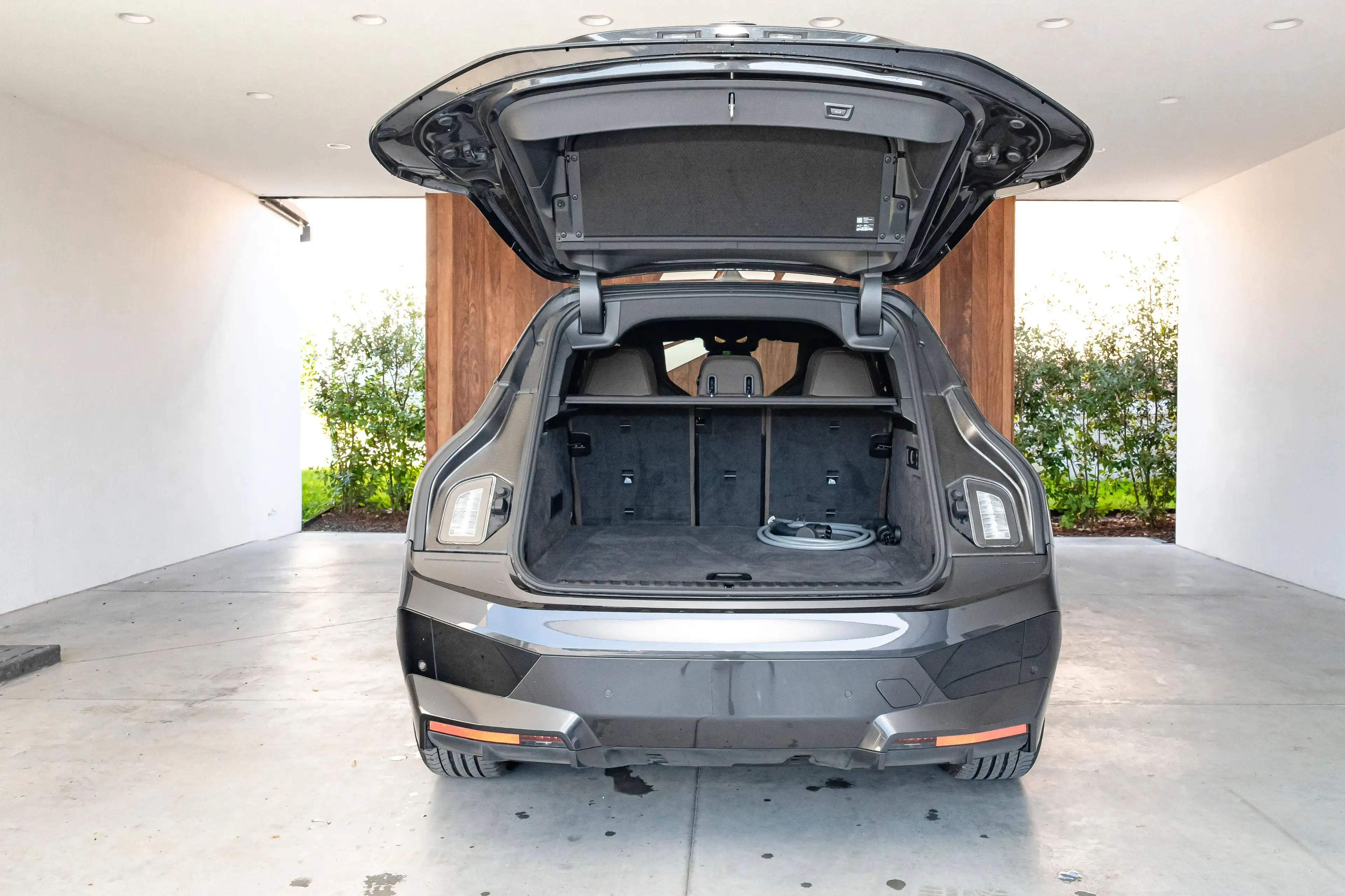 BMW iX xDrive 40e, M pack, parking+, zetel-en stuurwielverw — photo 13
