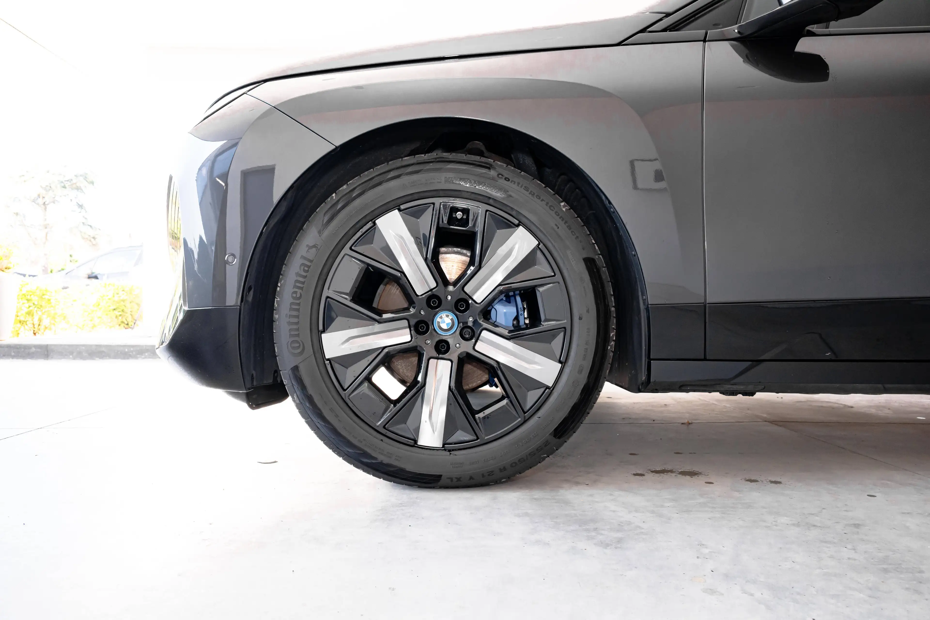 BMW iX xDrive 40e, M pack, parking+, zetel-en stuurwielverw — photo 8