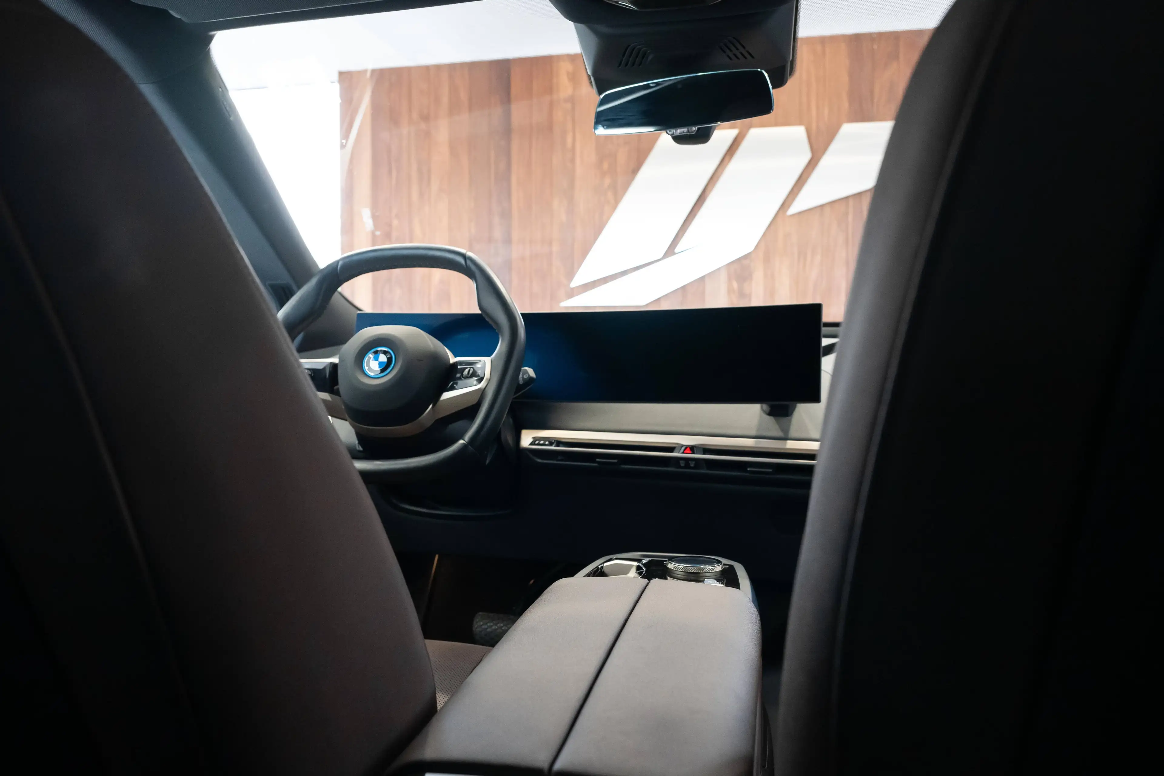 BMW iX xDrive 40e, M pack, parking+, zetel-en stuurwielverw — photo 20