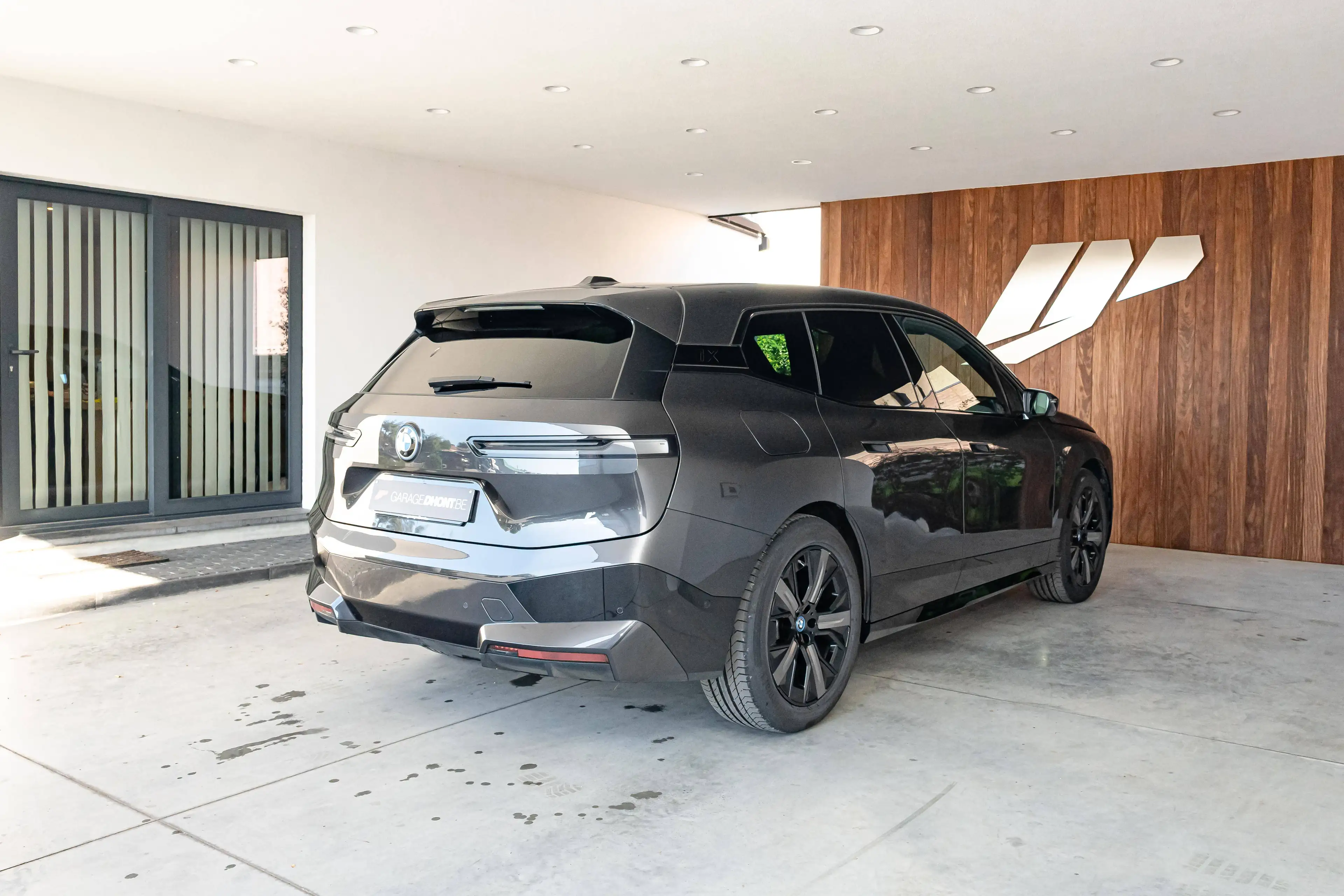 BMW iX xDrive 40e, M pack, parking+, zetel-en stuurwielverw — photo 14