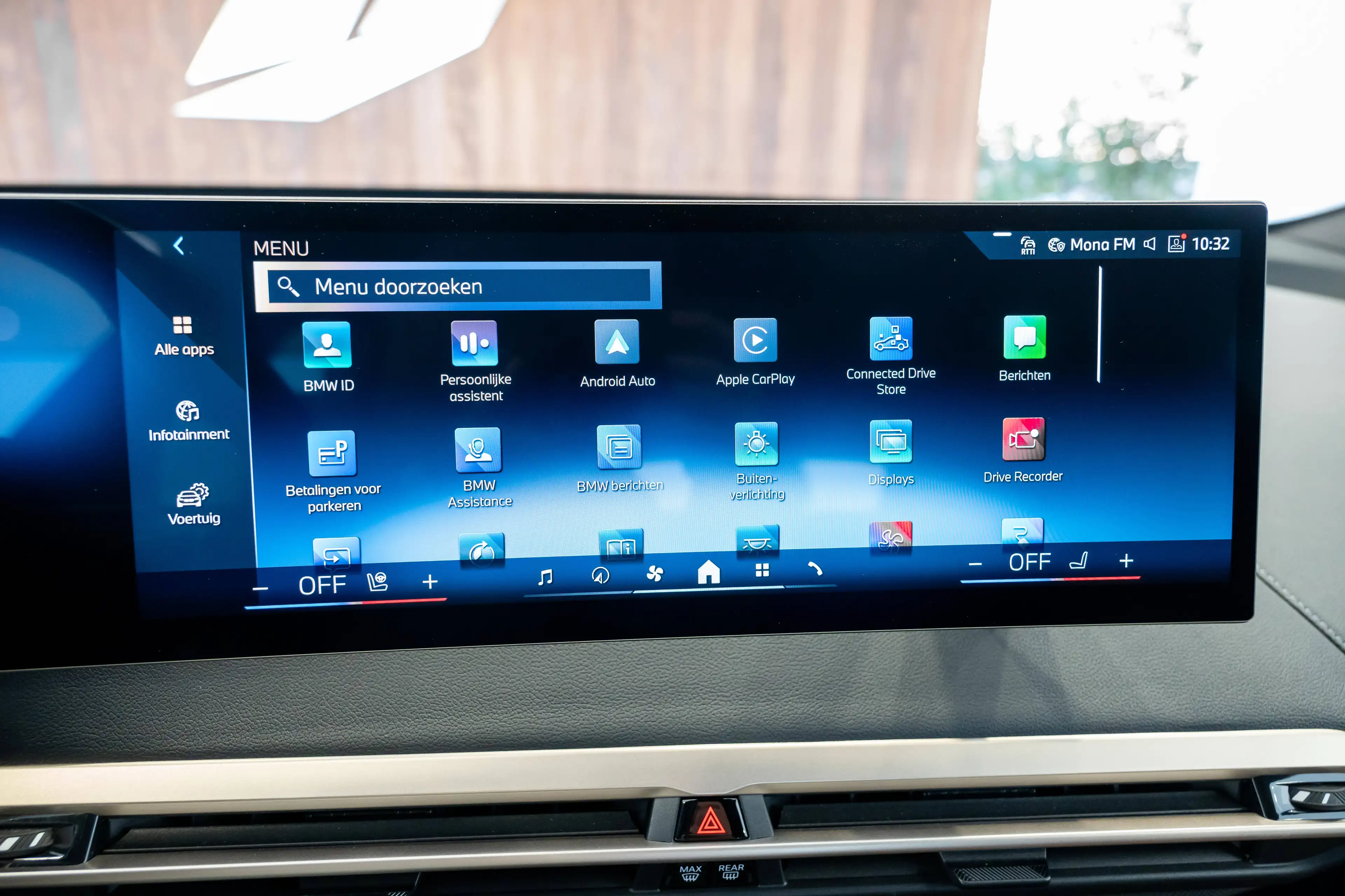 BMW iX xDrive 40e, M pack, parking+, zetel-en stuurwielverw — photo 23