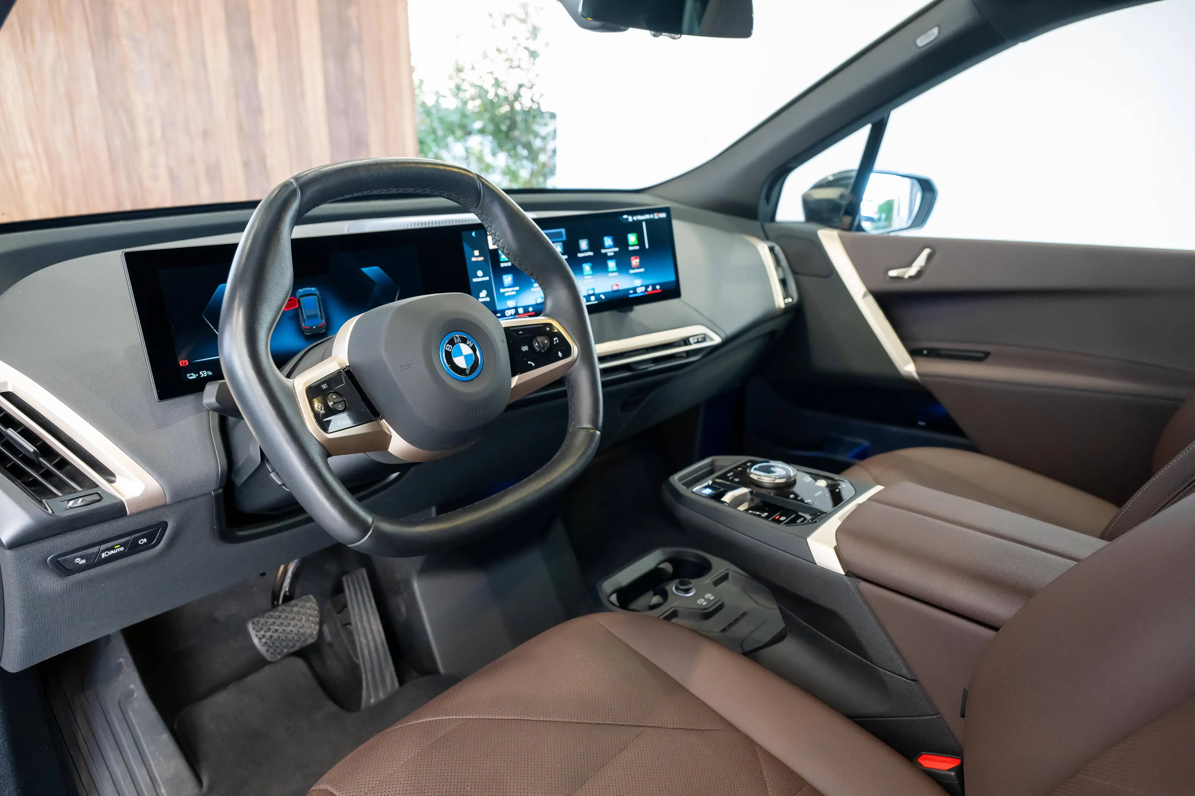BMW iX xDrive 40e, M pack, parking+, zetel-en stuurwielverw — photo 4