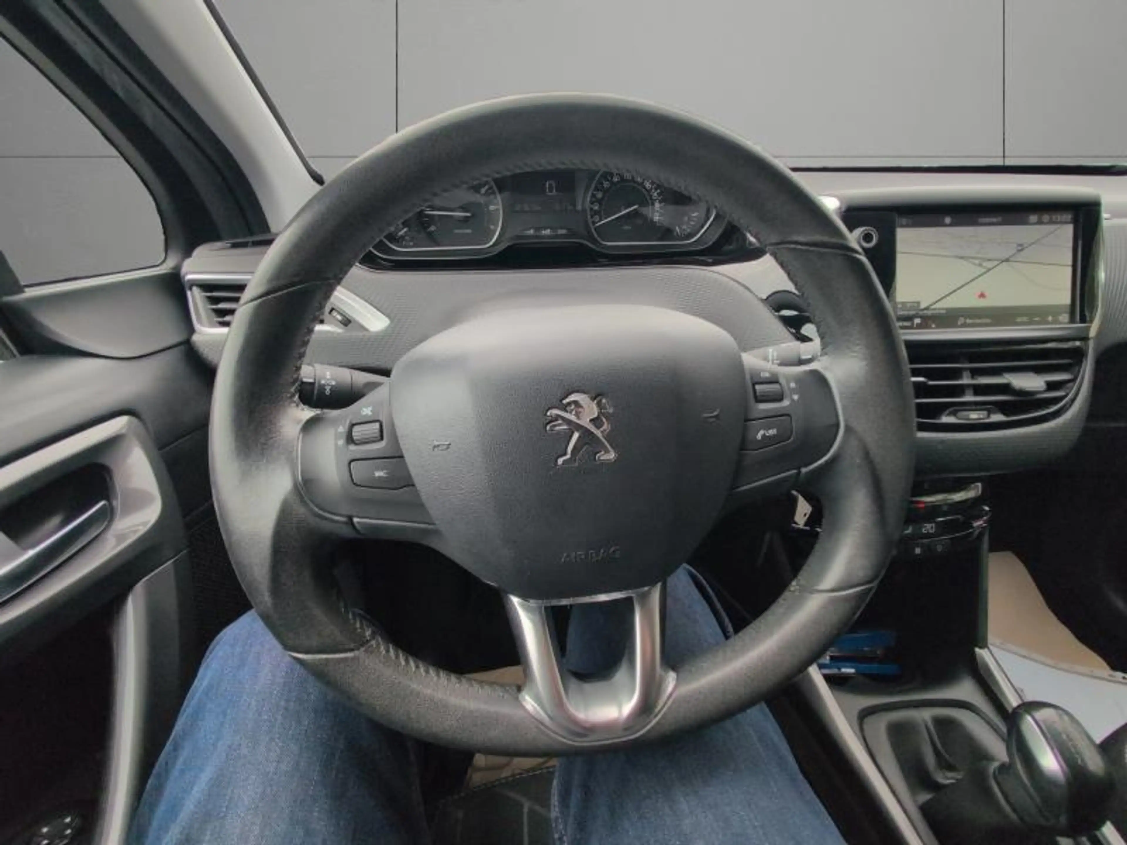 Peugeot 2008 1.2 82cv Gris 02/17 Airco GPS Capteurs Cruise — photo 12