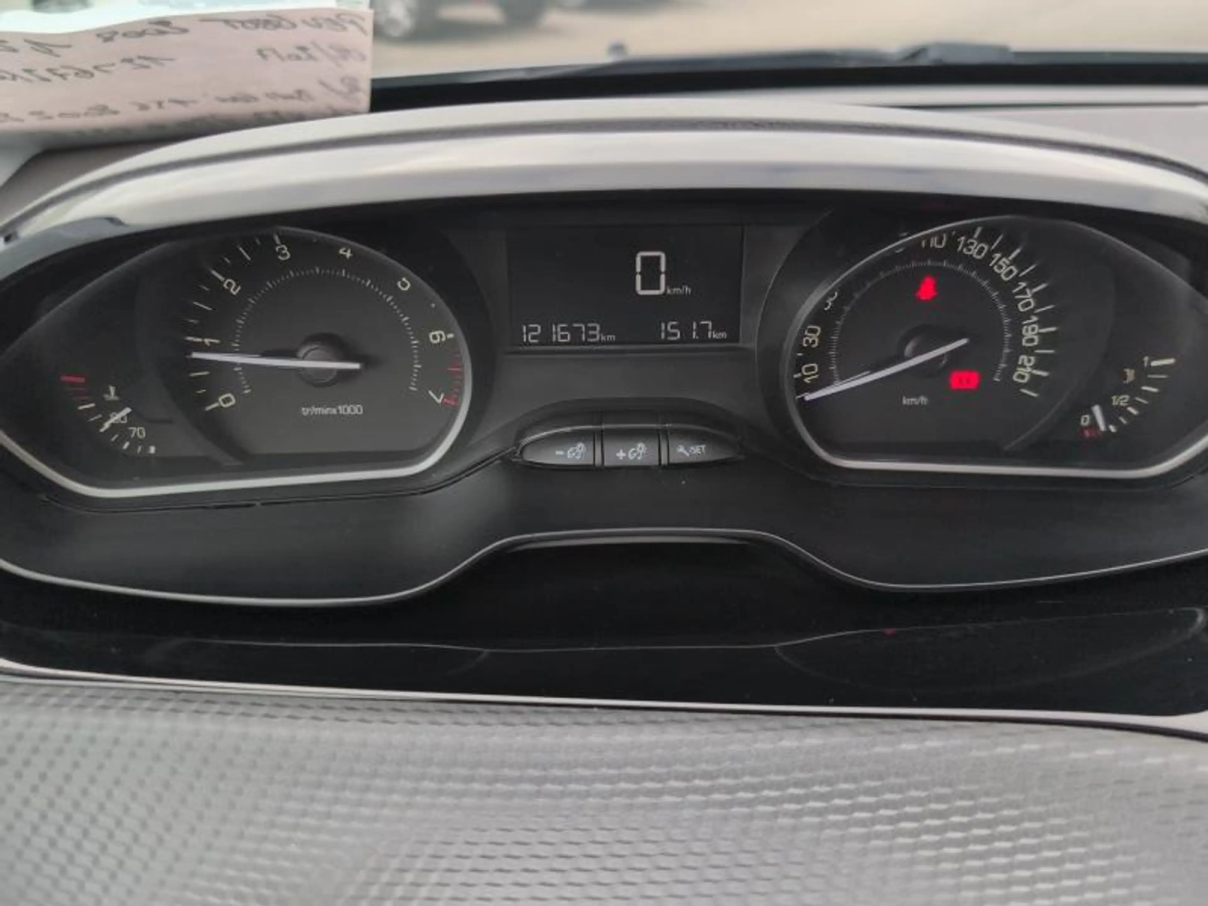 Peugeot 2008 1.2 82cv Gris 02/17 Airco GPS Capteurs Cruise — photo 14